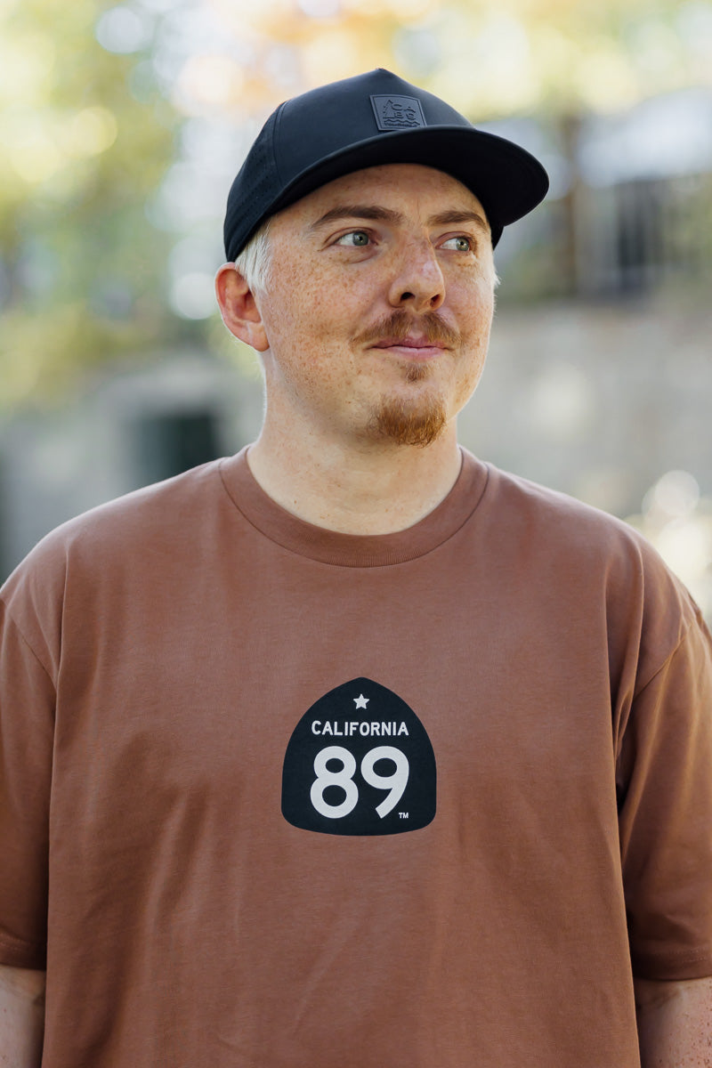 Men's Short Sleeve T-Shirt 89 Shield in Cocoa